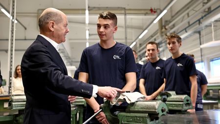 Bundeskanzler Scholz besucht seinen Wahlkreis