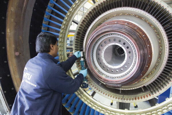 CF6_Engine